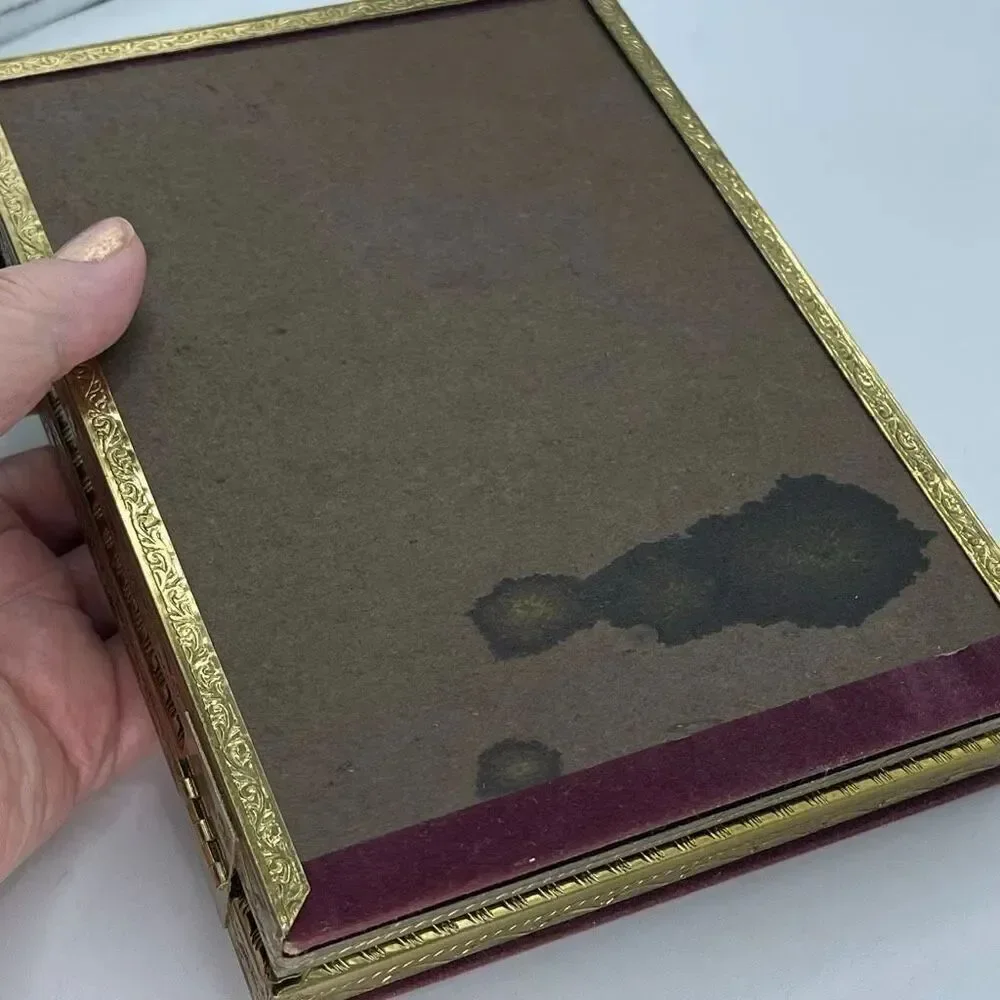Vintage gold tone hinged double 5 X 7 frames